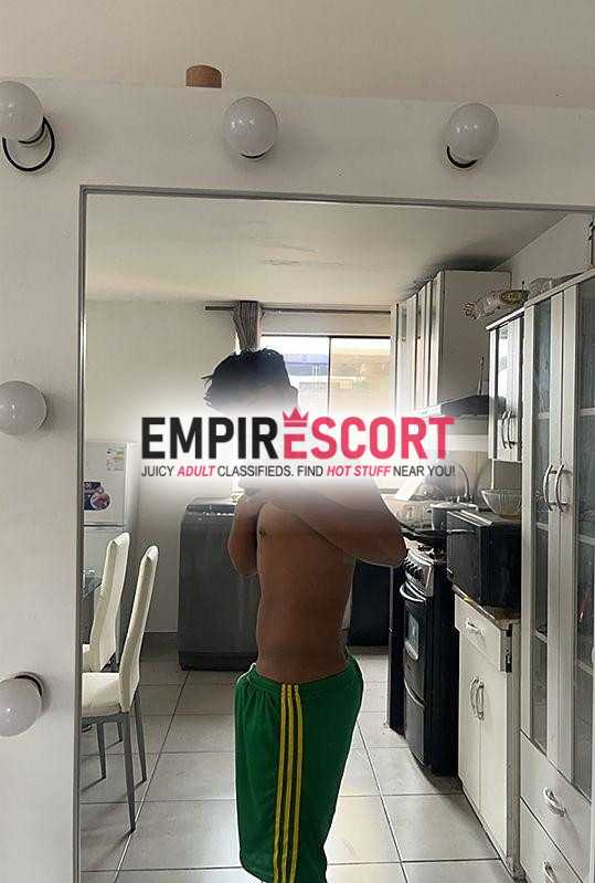 moreno buen paquete🍆 y buenas🍑