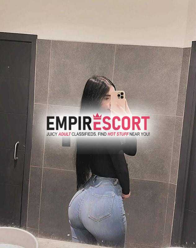 jade jovencita de bonito rostro y lista para complacerte