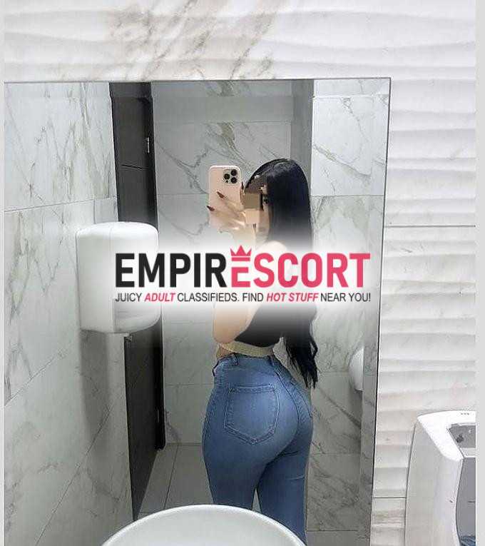 jade jovencita de bonito rostro y lista para complacerte