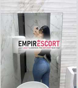 jade jovencita de bonito rostro y lista para complacerte