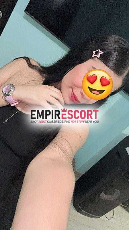 hola me llamo sofia estoy dispuesta para complacerte y cumplir tus fantasías 
servicio completo 
•anal
•vaginal
•todas las poses que desees