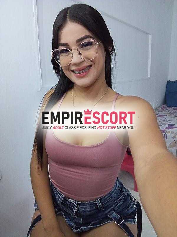 hermosa chica de contextura delgada🤤 y hermosa sonrisa dispuesta complacerte