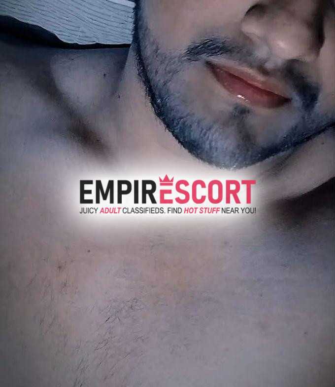 hombre hetero alto y moreno.