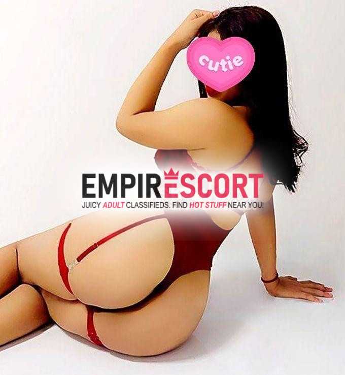 inocente alta muy bonita de rosto y de cuerpo.