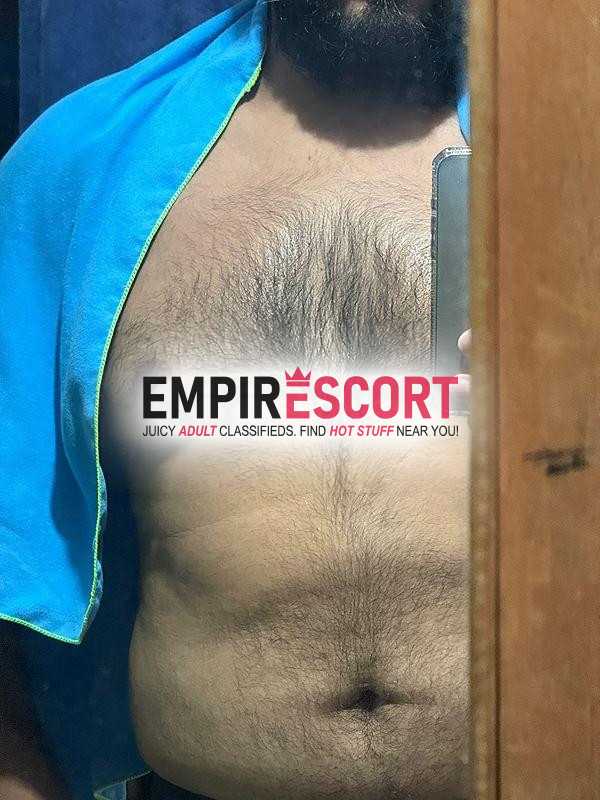 hombre complace hombre