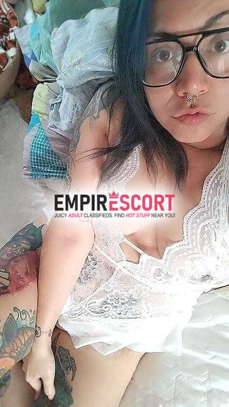tatuada bisexual tríos y fetiches
soy curvy novia de alquiler