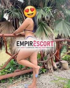 daniela chica joven