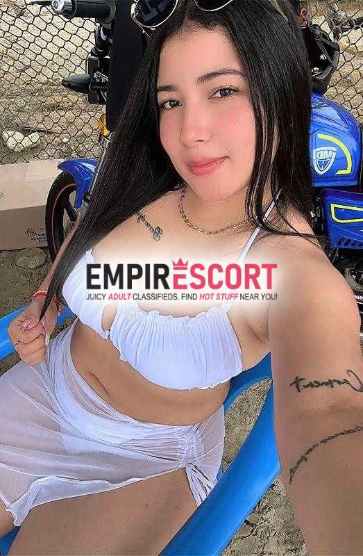 culona kiara venezolana muy pero muy caliente ♨️ lista para tragarme tu leche mi amor