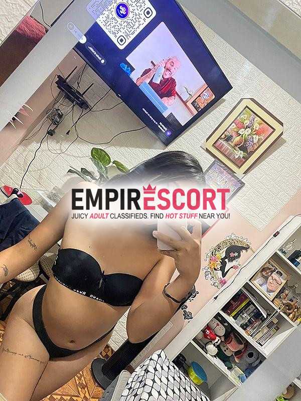 flaquita y femanina para que me agarres de cintura y me folles duro