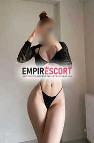 rose mujer hermosa anfitriona que brinda rico sexo.