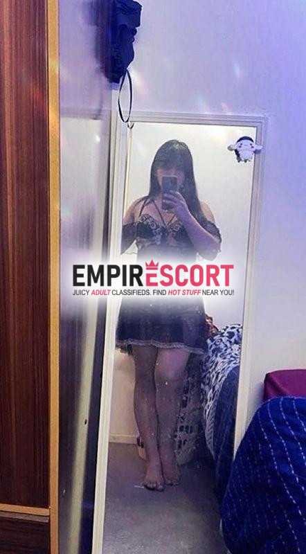 chica trans recién iniciada lista para este juego de sexo y pasion masajista tantrica