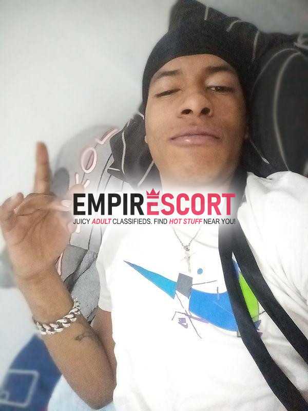 joven venezuelano de 23 años d verga grande alto y moreno y rico y complaciente y guenazo😈😈