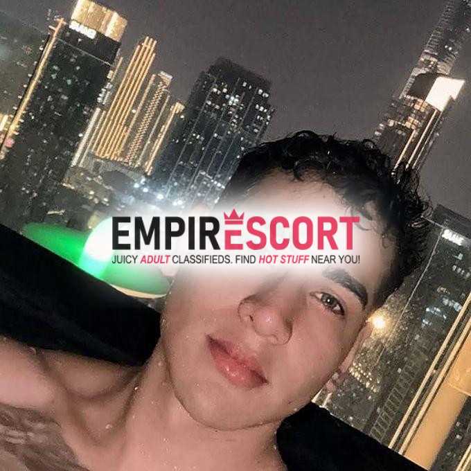 alexis joven atractivo