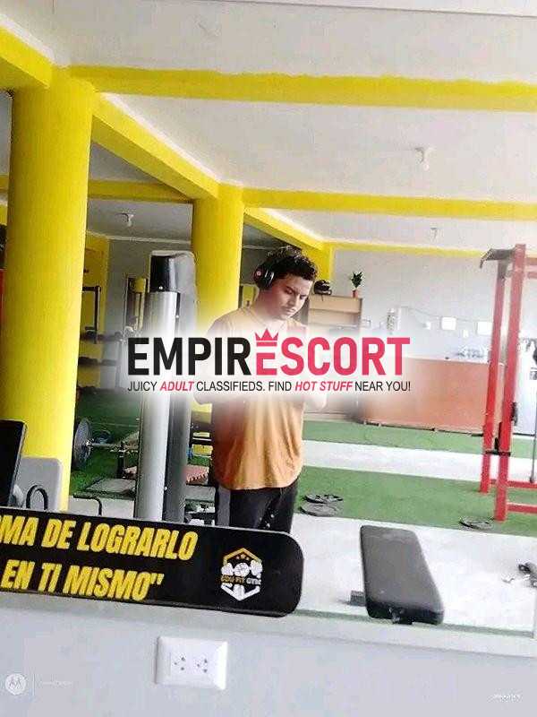 hola hola.soy chico muy aseadode buen cuerpo y buen material jaja tengo 24 años de 1.67bueno mi trato es de pareja y me gusta complacerte e c