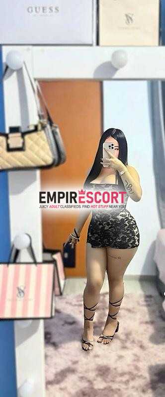 thu puneñita rica ven para pasarlo rico 🥵lo tomo toda tu lechesita