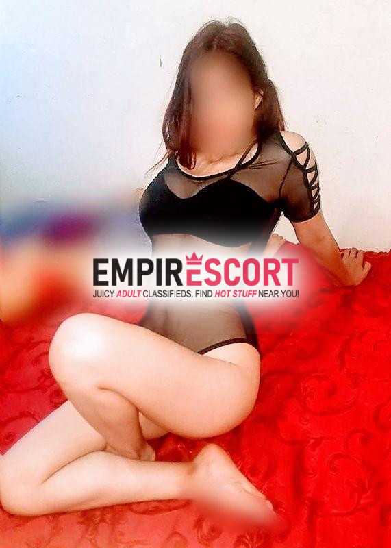 encantadora muñequita por el centro