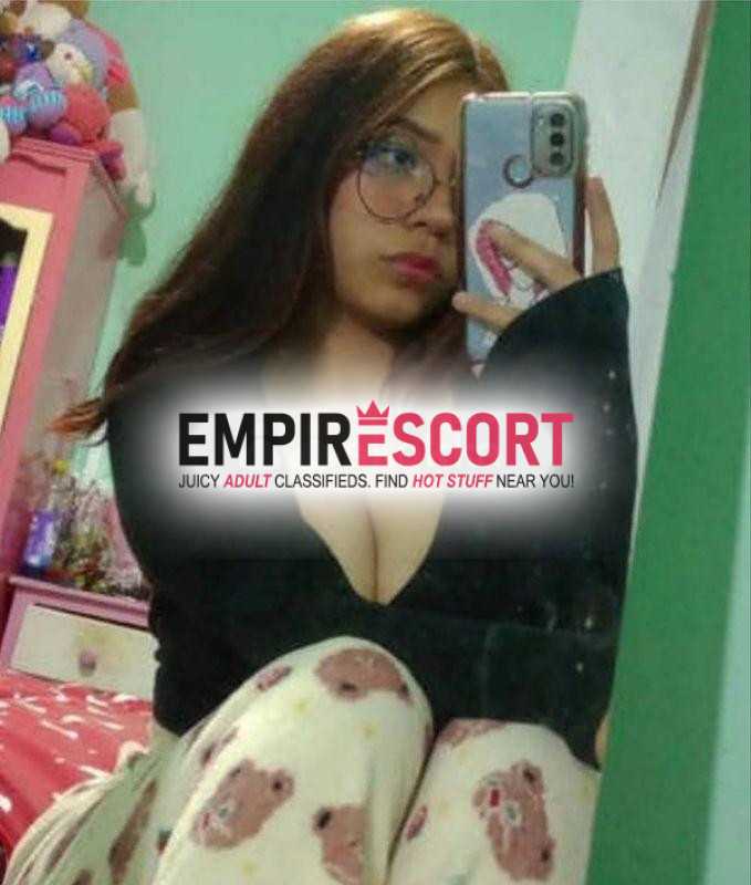 alejandra blanquita delgadita cabellos castaño