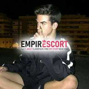 guapo de 25 años solo activo. disponible solo para personas solventes. doy trato de pareja caricias besos todas las poses.