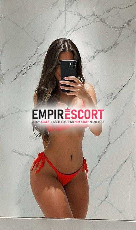 adrianna mujer bella y sexy que espera que hagas el amor