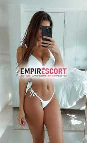 adrianna mujer bella y sexy que espera que hagas el amor
