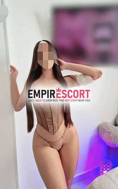 selena peruana anfitriona nueva en el ambiente