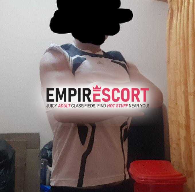 hombre blancon complace mujeres