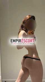 mariella mujer hermosa anfitriona que brinda rico sexo.