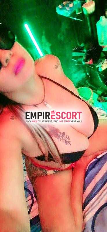 roxxy ardiente mujer volutuosa