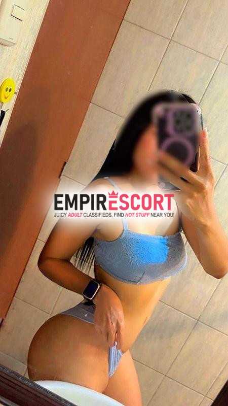 flaquita colombiana de carita bonita