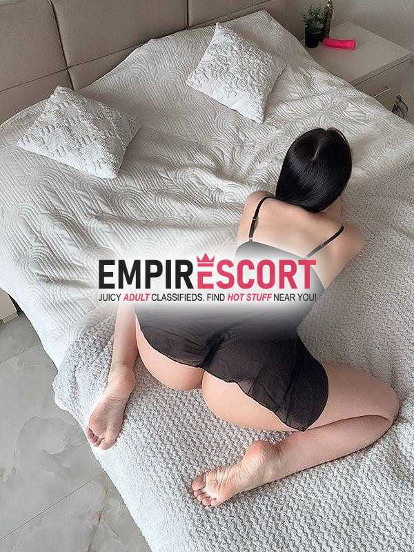 hola mis amores🥰 recien llegadita 19 añitos buen cuerpo fit y rico culo para que llenes. 🥵💦
