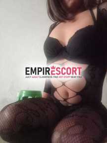 disponible mi amiga y yo dos travestis lugar