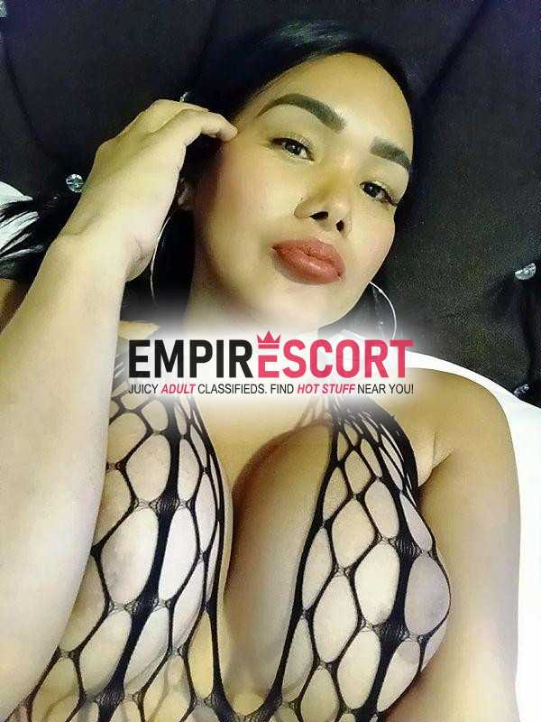 llegue mis amores hermosa morena de piel suave y sedosa