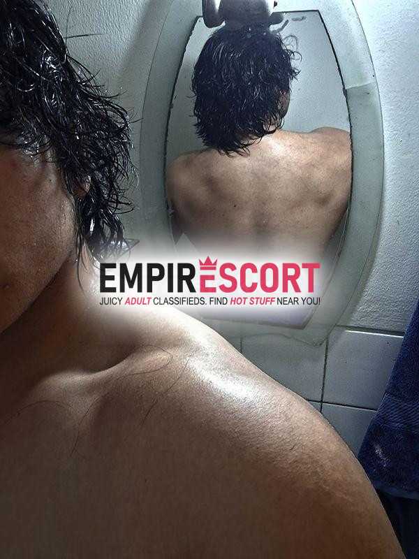 hombre musculoso 25 años
