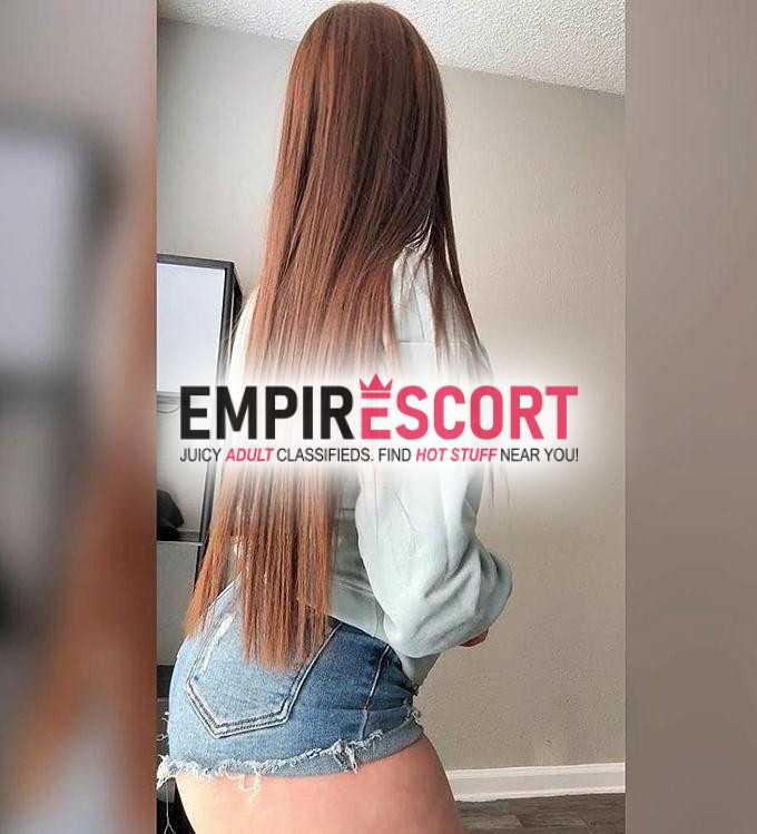 alejandra modelo de hermosas curvas de piel blanca rosadita