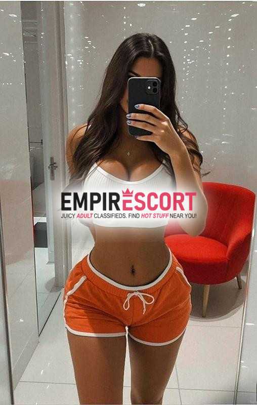 adrianna mujer bella y sexy que espera que hagas el amor