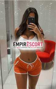 adrianna mujer bella y sexy que espera que hagas el amor