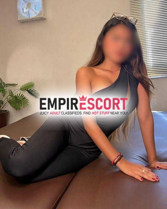 ivone masajista tántrica experta en conectar tu cuerpo y mente través tacto consciente.