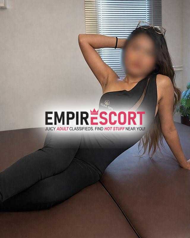 ivone masajista tántrica experta en conectar tu cuerpo y mente través tacto consciente.