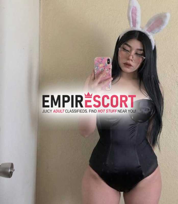 universitaria ardiente lista para cumplir tus fantasias