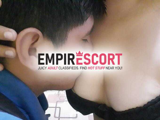 pareja de estudiantes que vende contenido y videollamadas hot