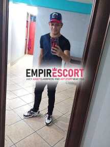 varonil moreno bajo disponible 24 7 de paso