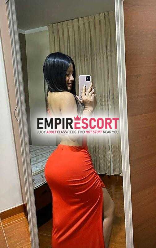 preciosa delgadita universitaria