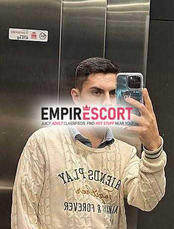 joven versátil dispuesto complacerte