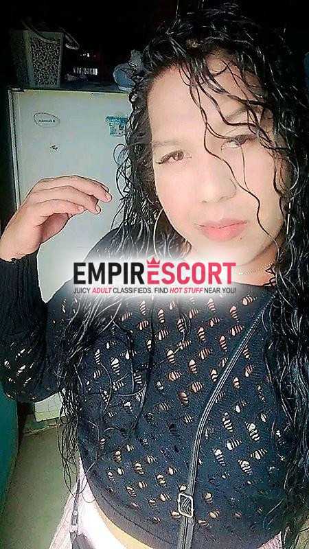 chica trasn caliente juguetona extrovertida