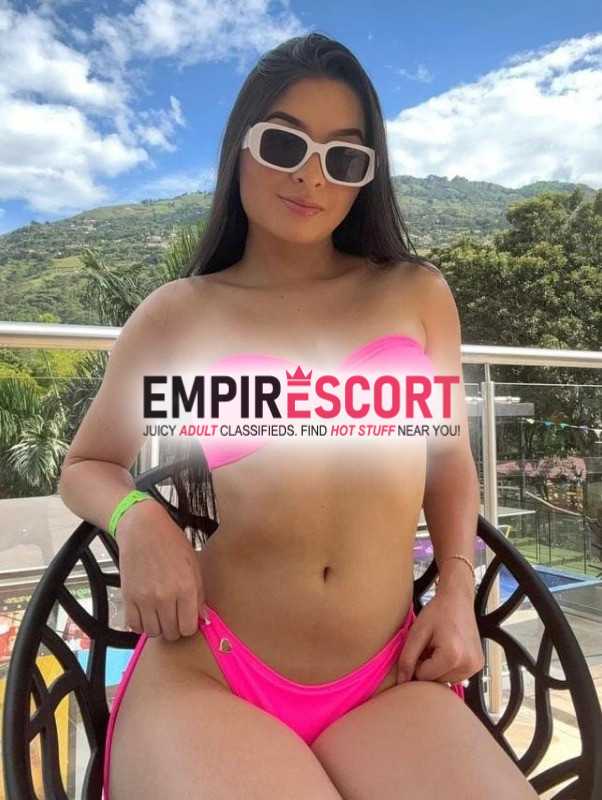 jovencita apasionada trato de novios servicio completo