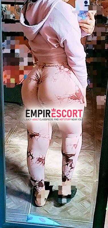 amiga calientita estrechita complaciente guapa culona