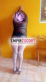 madurita rica de buenas tetas y buen trasero estrechita