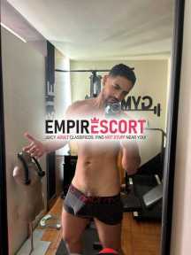 joven modelo a1 atractivo varonil dispuesto complacerte