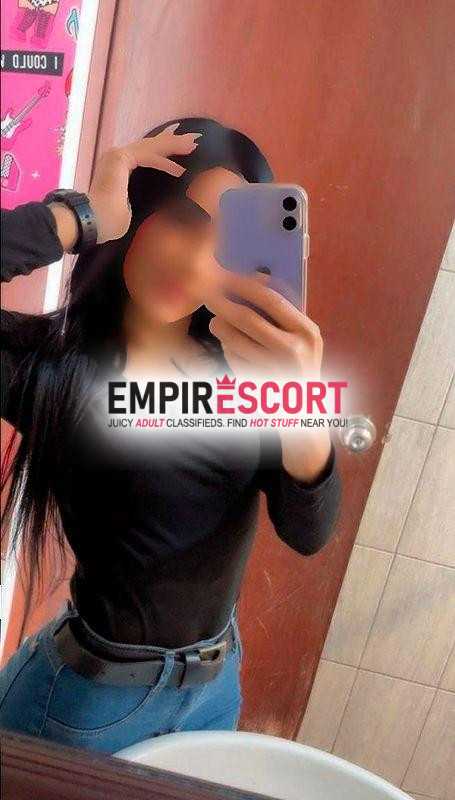 flaquita colombiana de carita bonita