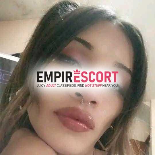 chica trans sexi y chiquita